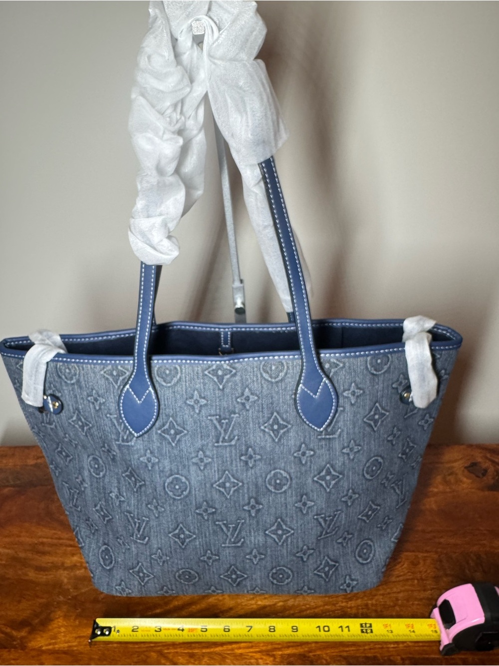 Blue Denim Tote in Faded Blue. No Brand. - Picture 5 of 9